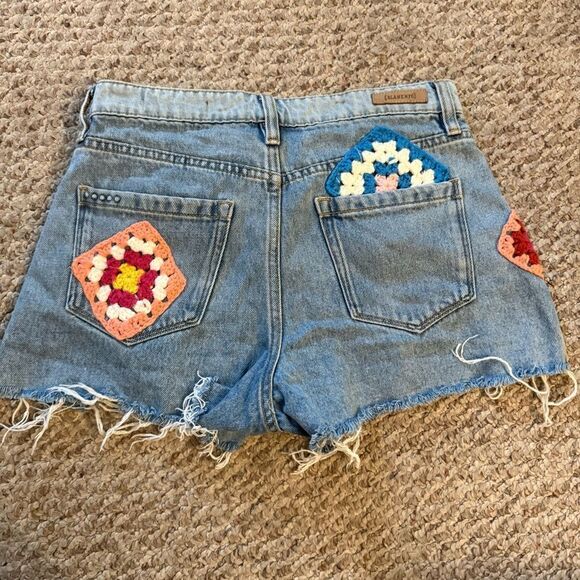 BLANKNYC Patchwork The Barrow Short In Wildest Rhythm Crochet- Size 26 - Picture 5 of 10